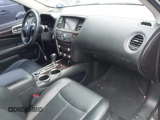 2014 Nissan Pathfinder S z VIN 5N1AR2MM0EC705286, wystawiony jako IAAI lot #41909850 z przebiegiem 136 091 mil mil oraz . Historia ofert i sprzedaży dostępna na DreamBid. Obrazek 5.