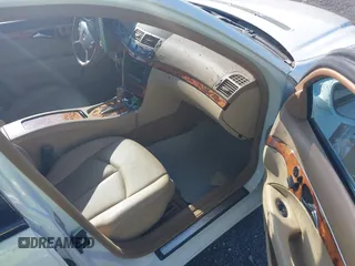 2008 Mercedes-Benz E 350 Luxury z VIN WDBUF87X58B286086, wystawiony jako IAAI lot #42157042 z przebiegiem 156 297 mil mil oraz . Historia ofert i sprzedaży dostępna na DreamBid. Obrazek 5.