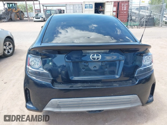 2015 Scion tC z VIN JTKJF5C74FJ003875, wystawiony jako IAAI lot #42184426 z przebiegiem 81 248 mil mil oraz . Historia ofert i sprzedaży dostępna na DreamBid. Obrazek 16.