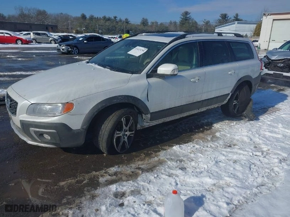 2015 Volvo XC70 T6 with VIN YV4902NK3F1206992, listed as a IAAI auction lot 41433258 with 137,794 mi miles. Bid and sale history available at carsss.com. Image 2.