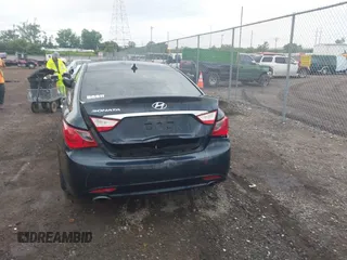 2013 Hyundai Sonata Limited z VIN 5NPEC4AC4DH694343, wystawiony jako IAAI lot #42493675 z przebiegiem 132 551 mil mil oraz . Historia ofert i sprzedaży dostępna na DreamBid. Obrazek 6.