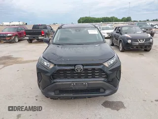 2021 Toyota RAV4 LE z VIN 2T3F1RFV8MW228120, wystawiony jako IAAI lot #42626299 z przebiegiem 72 786 mil mil oraz . Historia ofert i sprzedaży dostępna na DreamBid. Obrazek 13.