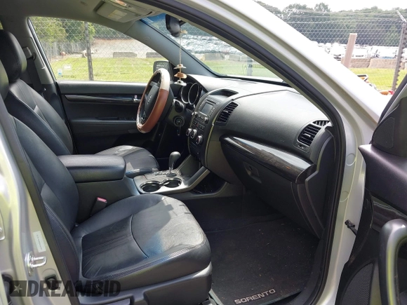 2013 Kia Sorento LX with VIN 5XYKT4A20DG360991, listed as a IAAI auction lot 42258999 with 129,278 mi miles and . Bid and sale history available at DreamBid. Image 5.