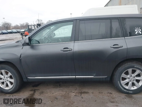2011 Toyota Highlander z VIN 5TDBK3EHXBS080409, wystawiony jako IAAI lot #41509905 z przebiegiem 201 620 mil mil oraz . Historia ofert i sprzedaży dostępna na DreamBid. Obrazek 14.