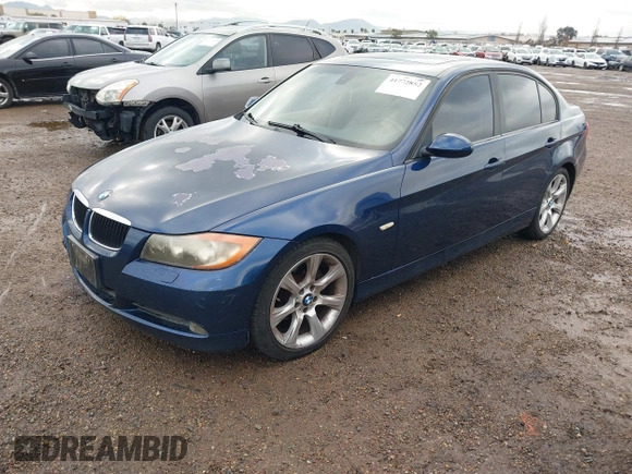 2006 BMW 3 Series 325xi with VIN WBAVD13526KV02817, listed as a IAAI auction lot 41772852 with 160,884 mi miles. Bid and sale history available at carsss.com. Image 2.