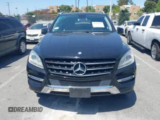 2013 Mercedes-Benz M 350 z VIN 4JGDA5JBXDA121125, wystawiony jako IAAI lot #42327674 z przebiegiem 180 273 mil mil oraz . Historia ofert i sprzedaży dostępna na DreamBid. Obrazek 12.