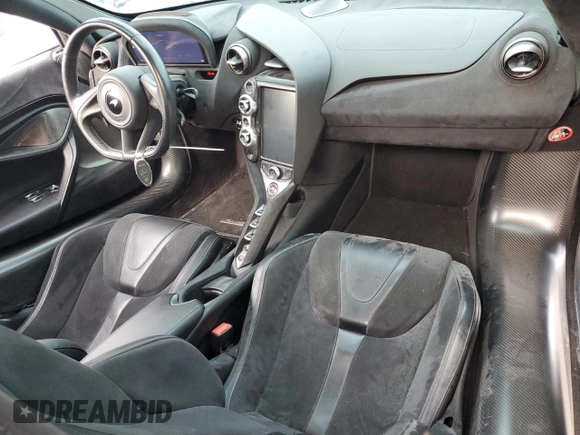 2019 McLaren 720S z VIN SBM14DCAXKW003449, wystawiony jako Copart lot #67229694 z przebiegiem 56 091 mil mil oraz Szkody całkowita. Historia ofert i sprzedaży dostępna na DreamBid. Obrazek 8.
