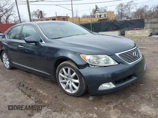 2007 Lexus LS 460 with VIN JTHBL46F975032735, listed as a IAAI auction lot 41952569 with 177,038 mi miles. Bid and sale history available at carsss.com. Image 1.