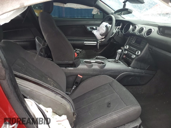 2021 Ford Mustang EcoBoost z VIN 1FA6P8TH3M5117625, wystawiony jako Copart lot #59070425 z przebiegiem Nie podano mil oraz Nie do naprawy • Non repairable. Historia ofert i sprzedaży dostępna na DreamBid. Obrazek 10.