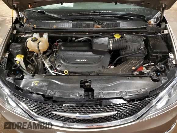 2018 Chrysler Pacifica Touring Plus with VIN 2C4RC1FG0JR234168, listed as a Copart auction lot 42035405 with 117,788 mi miles and Clean Title. Bid and sale history available at DreamBid. Image 12.