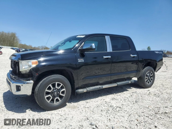 2017 Toyota Tundra Platinum z VIN 5TFAY5F18HX676029, wystawiony jako Copart lot #55206735 z przebiegiem 67 784 mil mil oraz Szkoda całkowita • Salvage title. Historia ofert i sprzedaży dostępna na DreamBid. Obrazek 1.