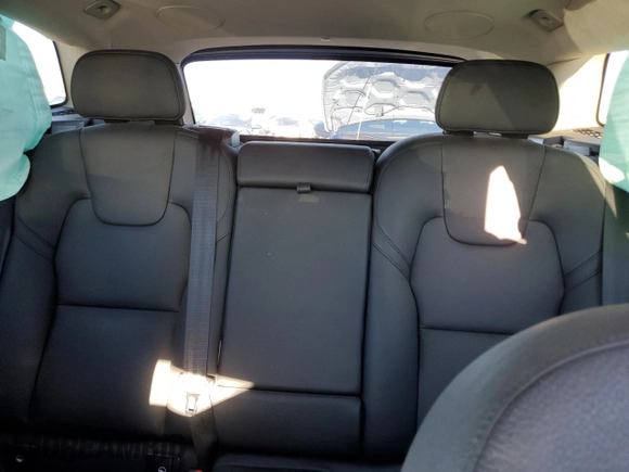2024 Volvo XC60 Plus Dark Theme z VIN YV4H60DL2R1896845, wystawiony jako Copart lot #46711415 z przebiegiem 24 916 mil mil oraz Szkoda całkowita • Salvage title. Historia ofert i sprzedaży dostępna na DreamBid. Obrazek 10.