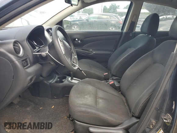 2015 Nissan Versa SV z VIN 3N1CN7AP5FL921373, wystawiony jako Copart lot #58511895 z przebiegiem 174 313 mil mil oraz Czysty tytuł • Clean title. Historia ofert i sprzedaży dostępna na DreamBid. Obrazek 7.