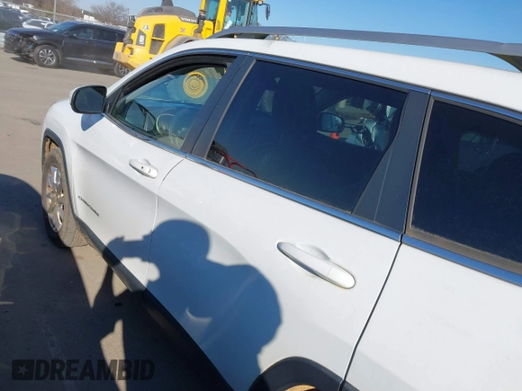 2017 Jeep Cherokee Limited with VIN 1C4PJLDB5HW534225, listed as a IAAI auction lot 41653438 with 126,611 mi miles. Bid and sale history available at carsss.com. Image 14.