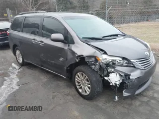 2017 Toyota Sienna XLE Auto Access Seat with VIN 5TDYZ3DC9HS818821, listed as a IAAI auction lot 41505304 with 74,295 mi miles. Bid and sale history available at carsss.com. Image 1.