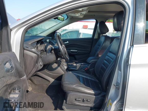 2015 Ford Escape Titanium z VIN 1FMCU0J90FUC02039, wystawiony jako IAAI lot #42369882 z przebiegiem 156 287 mil mil oraz . Historia ofert i sprzedaży dostępna na DreamBid. Obrazek 5.