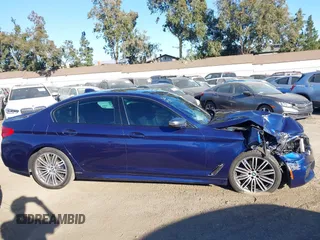 2019 BMW 5 Series M550i xDrive z VIN WBAJB9C54KB288992, wystawiony jako IAAI lot #41302127 z przebiegiem 48 418 mil mil oraz . Historia ofert i sprzedaży dostępna na DreamBid. Obrazek 13.