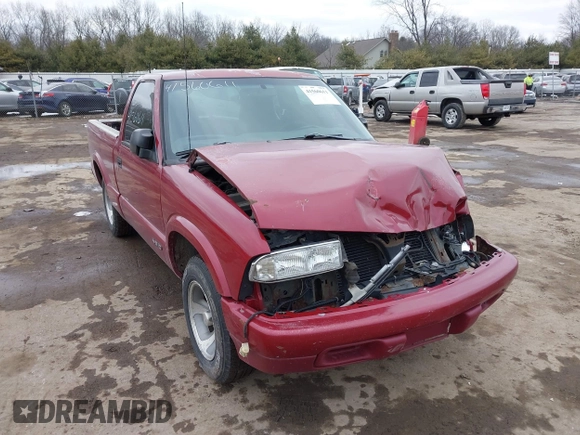 1998 Chevrolet S-10 with VIN 1GCCS144XWK264558, listed as a IAAI auction lot 41560611 with 216,629 mi miles. Bid and sale history available at carsss.com. Image 1.