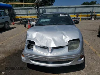 2001 Pontiac Sunfire SE z VIN 1G2JB124817315601, wystawiony jako Copart lot #63543704 z przebiegiem 147 535 mil mil oraz Szkody całkowita. Historia ofert i sprzedaży dostępna na DreamBid. Obrazek 5.