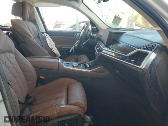 2024 BMW X7 xDrive40i z VIN 5UX23EM07R9U74509, wystawiony jako Copart lot #58172885 z przebiegiem Nie podano mil oraz Szkoda całkowita • Salvage title. Historia ofert i sprzedaży dostępna na DreamBid. Obrazek 7.