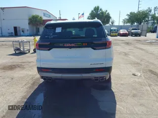 2025 GMC Acadia FWD Elevation z VIN 1GKENKRS5SJ155605, wystawiony jako IAAI lot #42322717 z przebiegiem 3508 mil mil oraz . Historia ofert i sprzedaży dostępna na DreamBid. Obrazek 16.