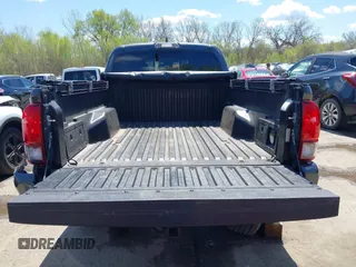 2018 Toyota Tacoma SR5 z VIN 3TMDZ5BN0JM051283, wystawiony jako IAAI lot #42008928 z przebiegiem 106 155 mil mil oraz . Historia ofert i sprzedaży dostępna na DreamBid. Obrazek 18.
