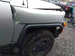2007 Toyota FJ Cruiser with VIN JTEBU11F570032163, listed as a IAAI auction lot 41999403 with 179,064 mi miles. Bid and sale history available at carsss.com. Image 18.