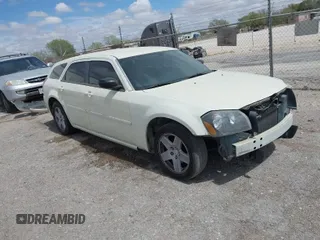 2005 Dodge Magnum SE with VIN 2D4FV48V75H593218, listed as a IAAI auction lot 41898132 with Not Provided miles. Bid and sale history available at carsss.com. Image 1.