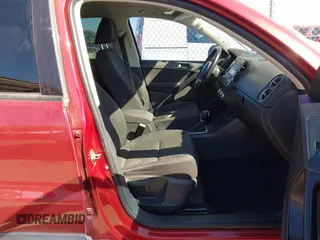 2013 Volkswagen Tiguan SE z VIN WVGBV7AX2DW006816, wystawiony jako IAAI lot #41702820 z przebiegiem 129 757 mil mil oraz . Historia ofert i sprzedaży dostępna na DreamBid. Obrazek 5.