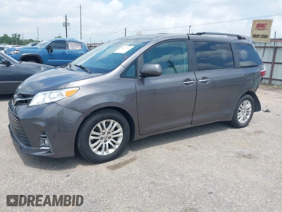 2015 Toyota Sienna XLE with VIN 5TDYK3DCXFS688971, listed as a IAAI auction lot 42127912 with 143,024 mi miles. Bid and sale history available at carsss.com. Image 17.