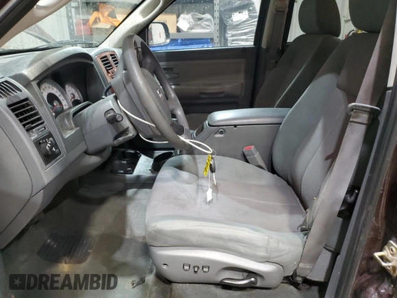 2005 Dodge Dakota SLT z VIN 1D7HW48N85S309502, wystawiony jako Copart lot #44729525 z przebiegiem 126 375 mil mil oraz Szkoda całkowita • Salvage title. Historia ofert i sprzedaży dostępna na DreamBid. Obrazek 7.