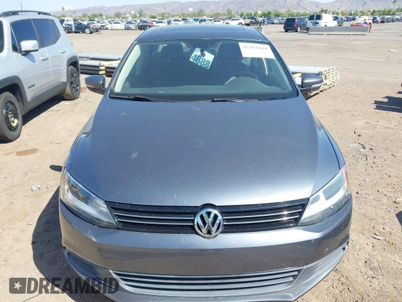 2014 Volkswagen Jetta SE z VIN 3VWD17AJXEM417724, wystawiony jako IAAI lot #42481164 z przebiegiem 98 613 mil mil oraz . Historia ofert i sprzedaży dostępna na DreamBid. Obrazek 6.