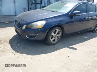 2012 Volvo S60 T5 z VIN YV1622FS5C2046841, wystawiony jako IAAI lot #42048477 z przebiegiem 231 218 mil mil oraz . Historia ofert i sprzedaży dostępna na DreamBid. Obrazek 6.
