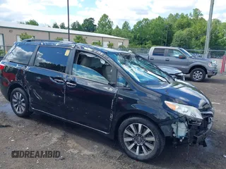 2020 Toyota Sienna XLE z VIN 5TDDZ3DC4LS232650, wystawiony jako IAAI lot #42332566 z przebiegiem 141 971 mil mil oraz . Historia ofert i sprzedaży dostępna na DreamBid. Obrazek 1.