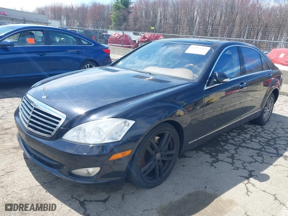2009 Mercedes-Benz S-Class 5.5L V8 with VIN WDDNG86X39A281373, listed as a IAAI auction lot 42032509 with 197,221 mi miles. Bid and sale history available at carsss.com. Image 17.