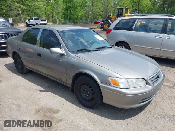 2001 Toyota Camry CE with VIN 4T1BG22KX1U072957, listed as a IAAI auction lot 42167686 with 200,126 mi miles. Bid and sale history available at carsss.com. Image 1.