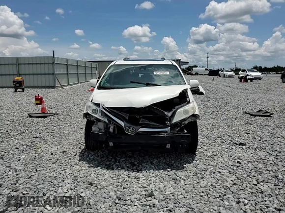 2018 Toyota Sienna XLE Auto Access Seat z VIN 5TDYZ3DC8JS917863, wystawiony jako Copart lot #61825655 z przebiegiem 249 491 mil mil oraz Szkoda całkowita • Salvage title. Historia ofert i sprzedaży dostępna na DreamBid. Obrazek 15.