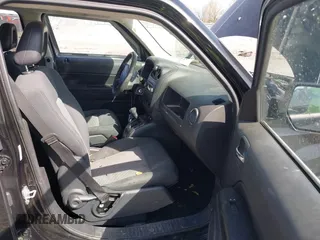 2009 Jeep Patriot Sport z VIN 1J4FF28B19D237025, wystawiony jako IAAI lot #41828514 z przebiegiem 141 410 mil mil oraz . Historia ofert i sprzedaży dostępna na DreamBid. Obrazek 5.