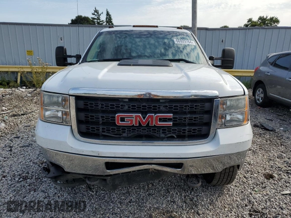 2013 GMC Sierra 3500HD Work Truck z VIN 1GD512C86DZ409861, wystawiony jako Copart lot #66929764 z przebiegiem 218 451 mil mil oraz Nie do naprawy. Historia ofert i sprzedaży dostępna na DreamBid. Obrazek 5.