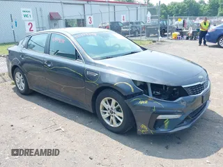 2019 Kia Optima LX z VIN 5XXGT4L33KG285104, wystawiony jako IAAI lot #42474298 z przebiegiem 79 856 mil mil oraz . Historia ofert i sprzedaży dostępna na DreamBid. Obrazek 1.