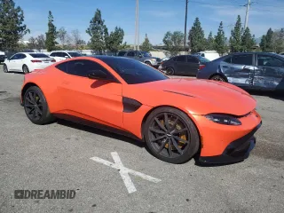 2020 Aston Martin Vantage z VIN SCFSMGAW4LGN03925, wystawiony jako Copart lot #50793594 z przebiegiem Nie podano mil oraz Szkody całkowita. Historia ofert i sprzedaży dostępna na DreamBid. Obrazek 4.