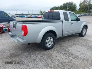 2007 Nissan Frontier SE z VIN 1N6AD06U87C424521, wystawiony jako IAAI lot #41416587 z przebiegiem 89 607 mil mil oraz . Historia ofert i sprzedaży dostępna na DreamBid. Obrazek 4.