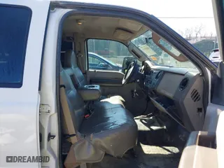 2008 Ford Super Duty F-250 SRW XL with VIN 1FTSW21548EA43414, listed as a IAAI auction lot 41824311 with 137,502 mi miles. Bid and sale history available at carsss.com. Image 5.