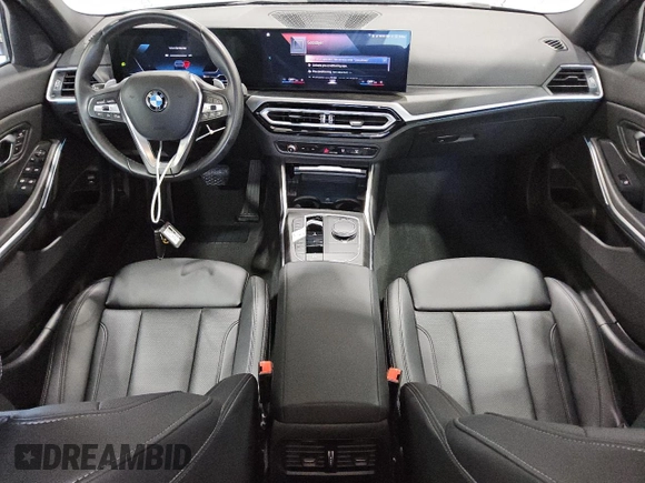 2024 BMW 3 Series 330i z VIN 3MW69FF03R8E05831, wystawiony jako Copart lot #59636535 z przebiegiem 37 718 mil mil oraz Czysty tytuł • Clean title. Historia ofert i sprzedaży dostępna na DreamBid. Obrazek 8.