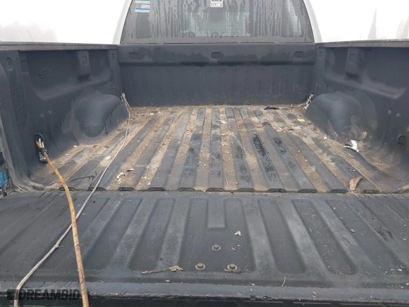 2007 Chevrolet Silverado 1500 LT w/1LT with VIN 2GCEC13C971586267, listed as a IAAI auction lot 41867101 with 181,925 mi miles. Bid and sale history available at carsss.com. Image 12.