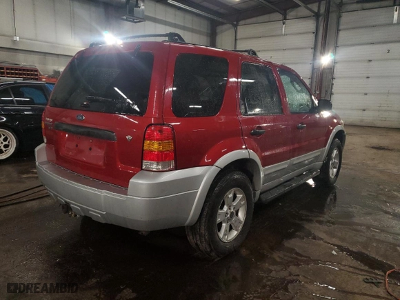 2007 Ford Escape XLT with VIN 1FMCU93197KA92035, listed as a Copart auction lot 47050015 with 246,808 mi miles and Salvage Title. Bid and sale history available at carsss.com. Image 3.