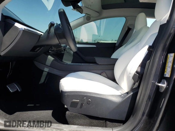 2024 Tesla Model Y Long Range with VIN 7SAYGDEE6RA226035, listed as a Copart auction lot 52539375 with 14,220 mi miles and Salvage title. Bid and sale history available at DreamBid. Image 7.