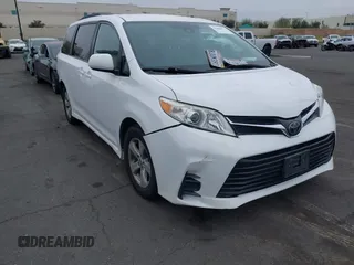 2019 Toyota Sienna LE Auto Access Seat z VIN 5TDKZ3DC4KS002127, wystawiony jako IAAI lot #41880871 z przebiegiem 109 251 mil mil oraz . Historia ofert i sprzedaży dostępna na DreamBid. Obrazek 1.