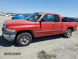 2000 Dodge 1500 z VIN 1B7HC13Z0YJ110286, wystawiony jako Copart lot #65782315 z przebiegiem 165 672 mil mil oraz Czysty tytuł • Clean title. Historia ofert i sprzedaży dostępna na DreamBid. Obrazek 1.