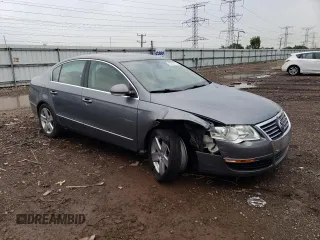 2008 Volkswagen Passat Komfort z VIN WVWAK73C68E061445, wystawiony jako Copart lot #51151354 z przebiegiem 125 198 mil mil oraz Szkoda całkowita • Salvage title. Historia ofert i sprzedaży dostępna na DreamBid. Obrazek 4.